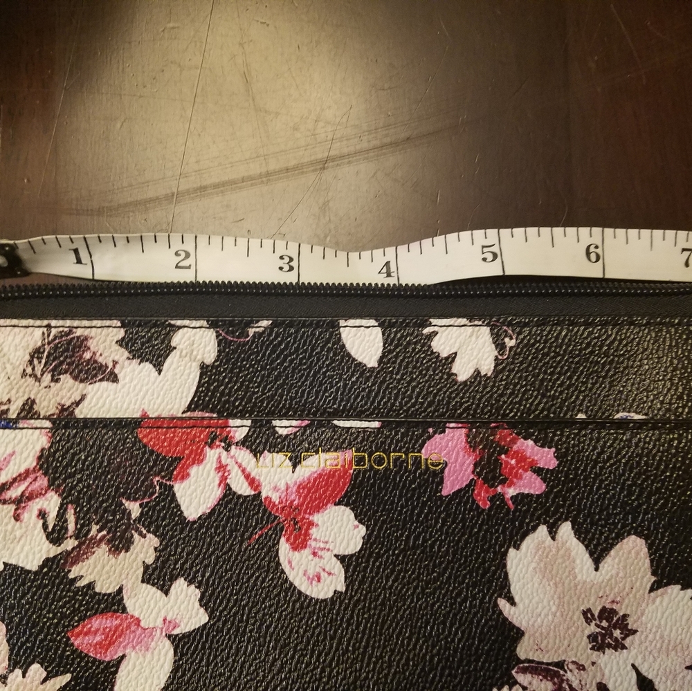 Flower pattern wristlet - Picture 6 of 7